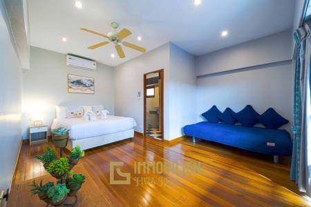 1000 qm Grundstück / 440 qm Wohnfläche / Edle Holzausstattung