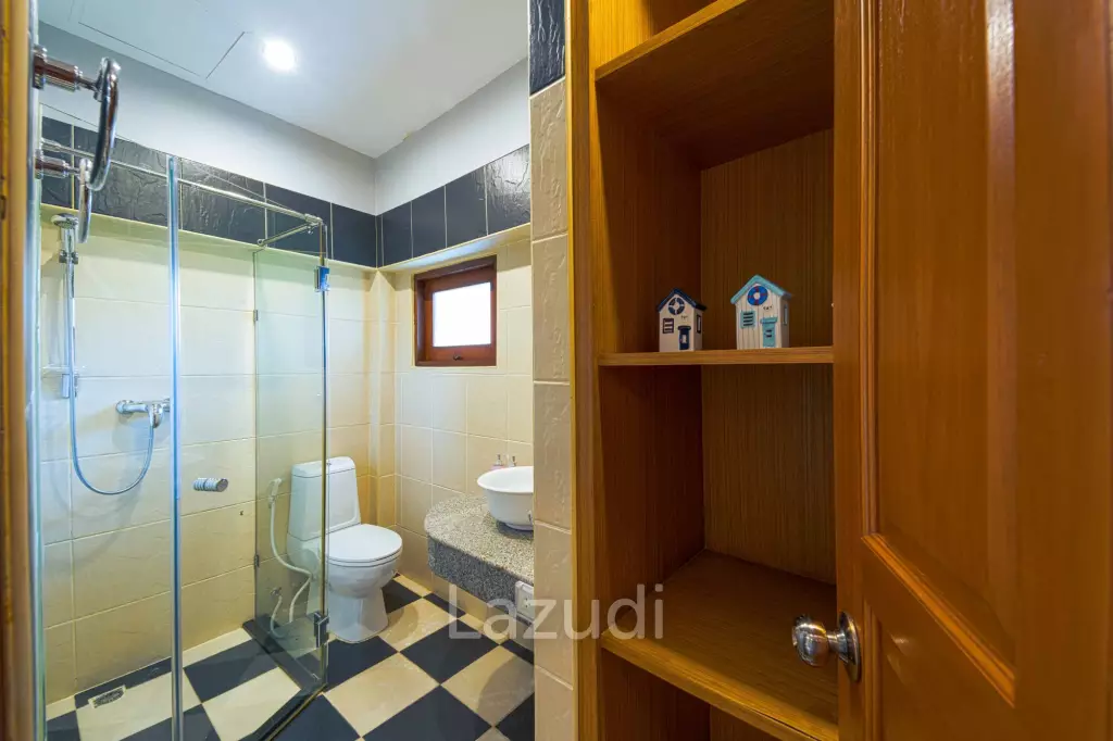 Spacious 5-Bedroom Pool Villa in Crystal View Hua Hin