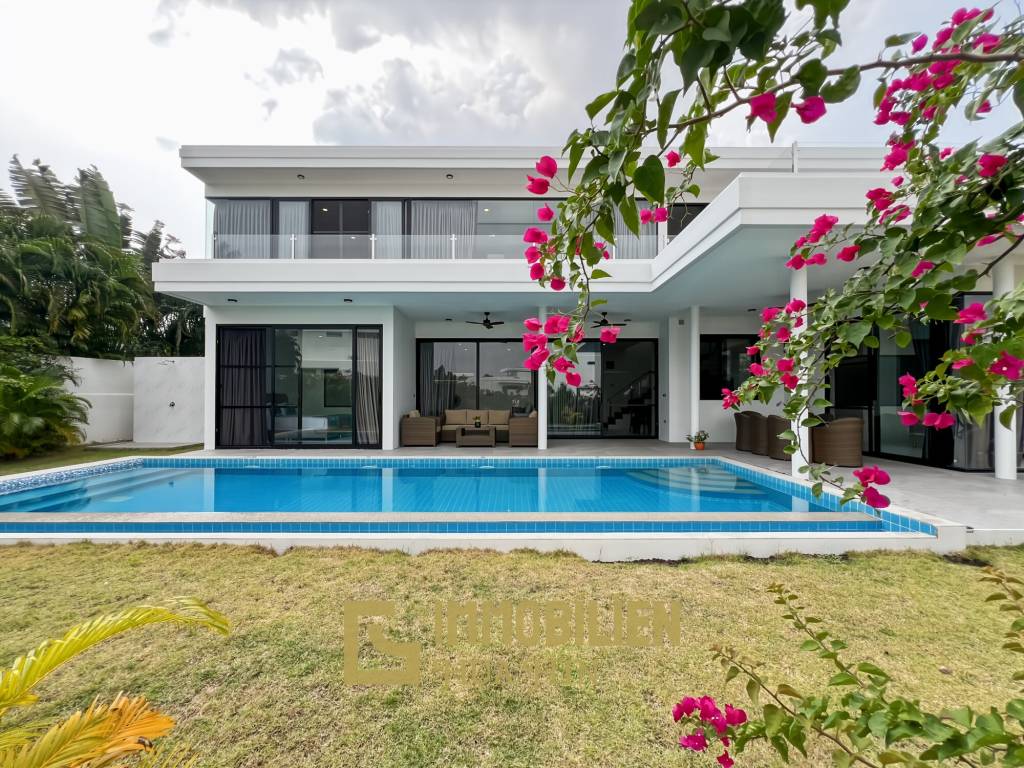 320 qm Wohnfläche / 4 Schlafzimmer + 4 Bäder / 712 qm Grundstück