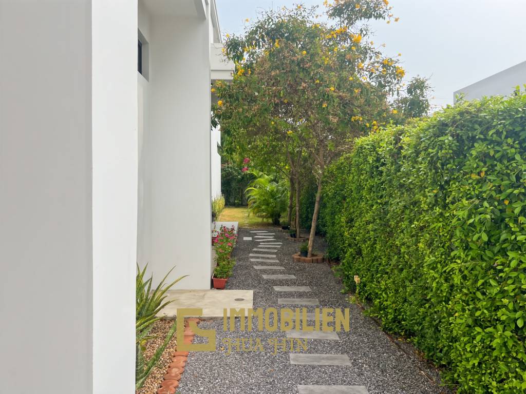 320 qm Wohnfläche / 4 Schlafzimmer + 4 Bäder / 712 qm Grundstück