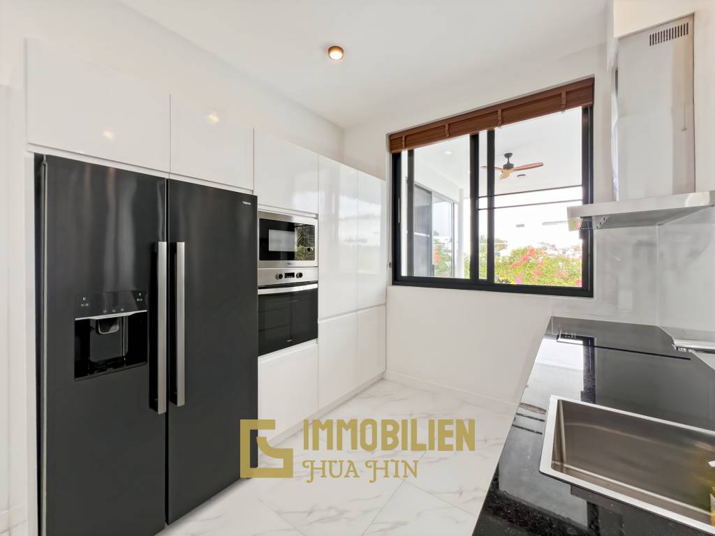 320 qm Wohnfläche / 4 Schlafzimmer + 4 Bäder / 712 qm Grundstück