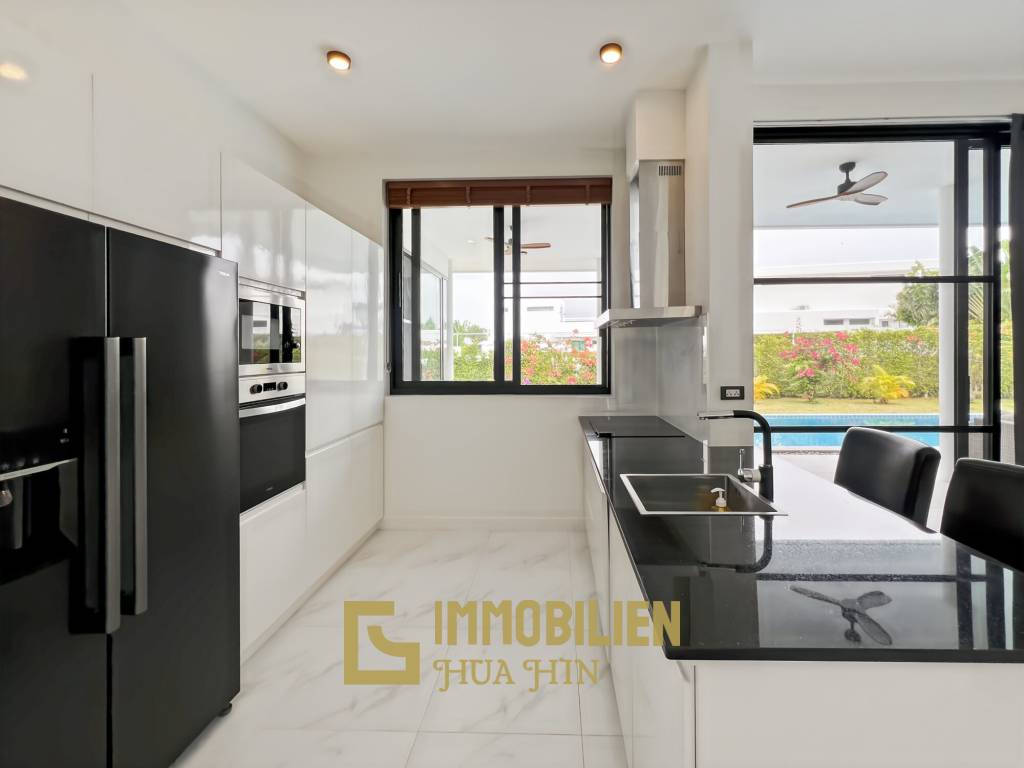 320 qm Wohnfläche / 4 Schlafzimmer + 4 Bäder / 712 qm Grundstück