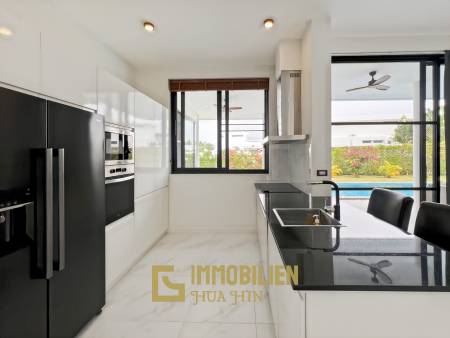 320 qm Wohnfläche / 4 Schlafzimmer + 4 Bäder / 712 qm Grundstück