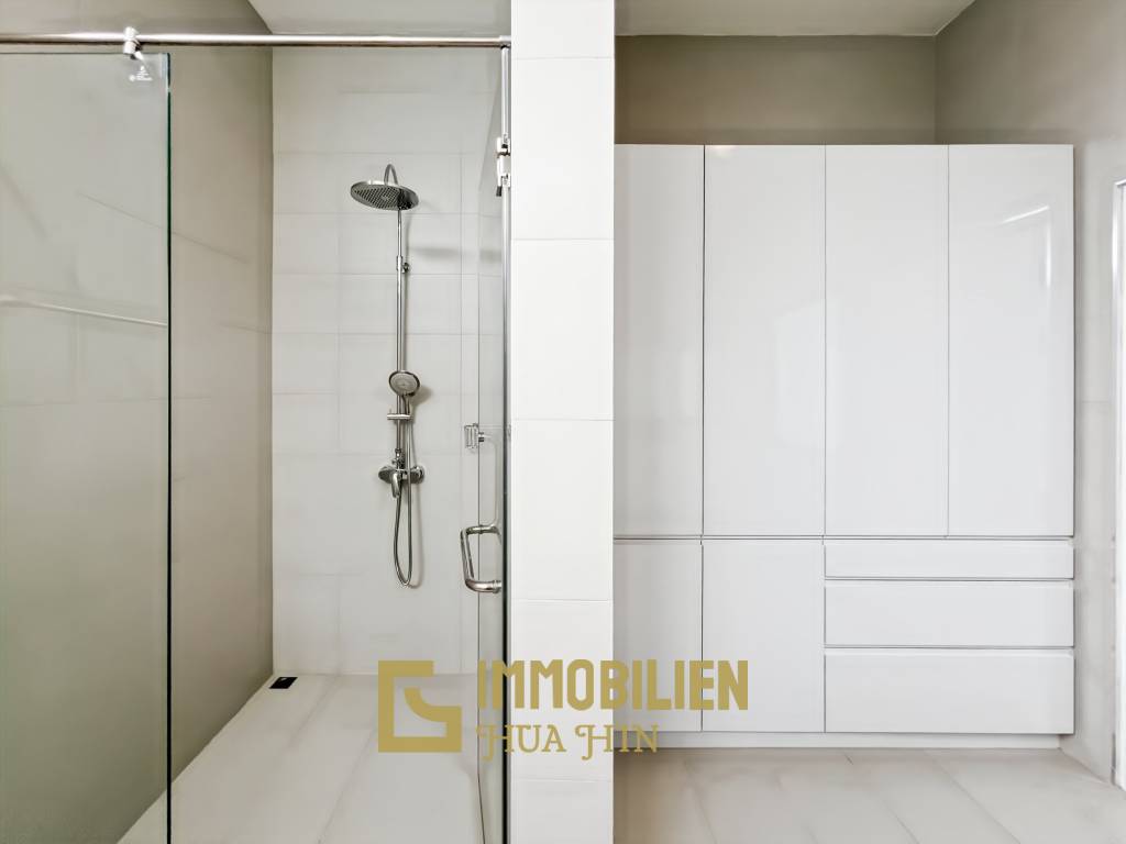 320 qm Wohnfläche / 4 Schlafzimmer + 4 Bäder / 712 qm Grundstück