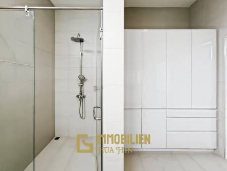 320 qm Wohnfläche / 4 Schlafzimmer + 4 Bäder / 712 qm Grundstück