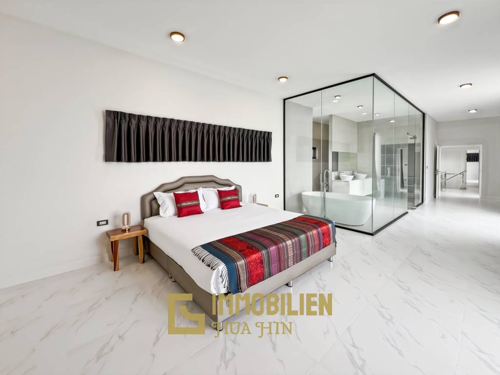 320 qm Wohnfläche / 4 Schlafzimmer + 4 Bäder / 712 qm Grundstück