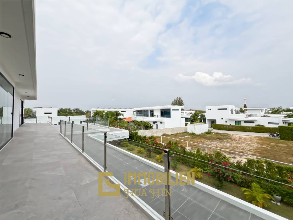 320 qm Wohnfläche / 4 Schlafzimmer + 4 Bäder / 712 qm Grundstück