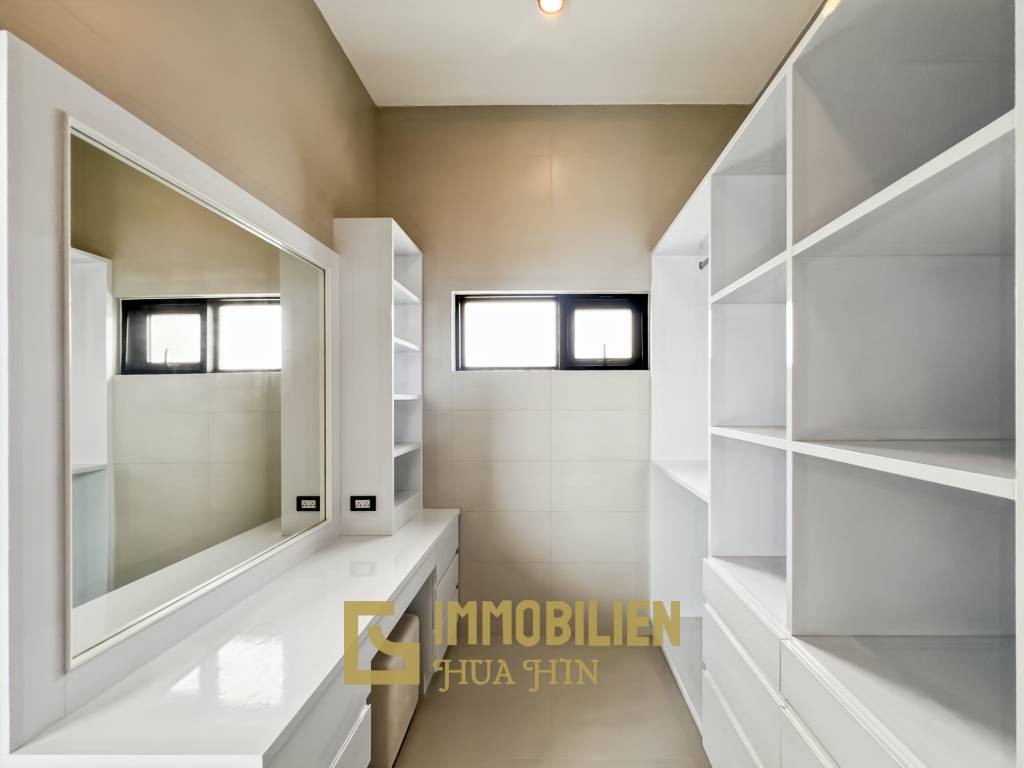 320 qm Wohnfläche / 4 Schlafzimmer + 4 Bäder / 712 qm Grundstück