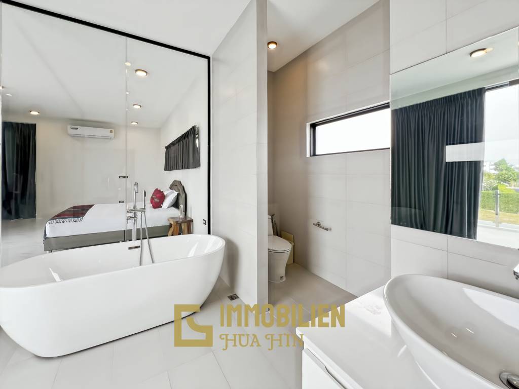 320 qm Wohnfläche / 4 Schlafzimmer + 4 Bäder / 712 qm Grundstück