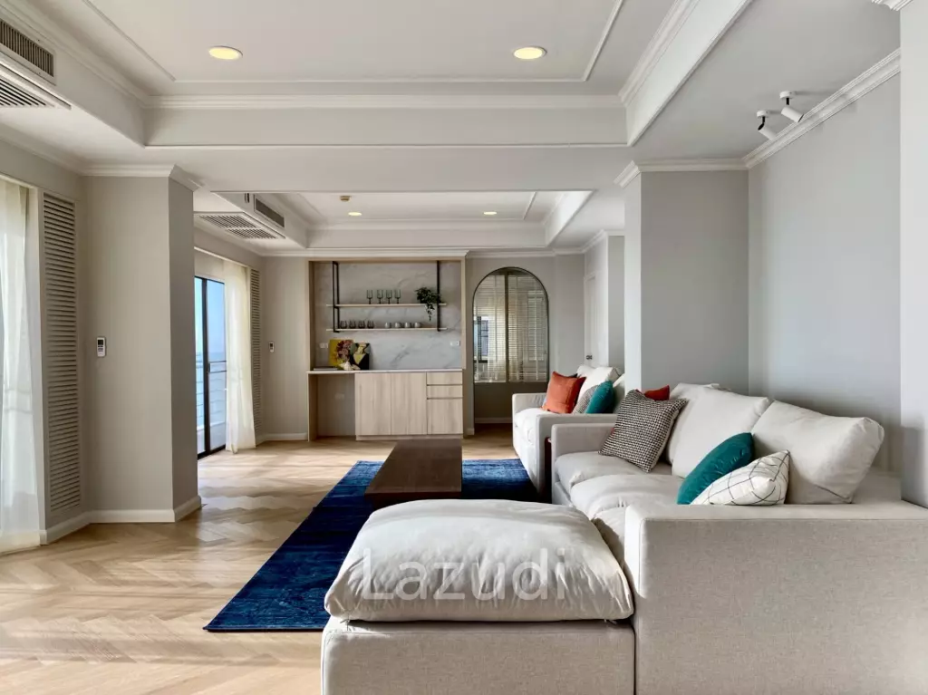 Ultra-Spacious Sea View Living 3-Bedroom Residence