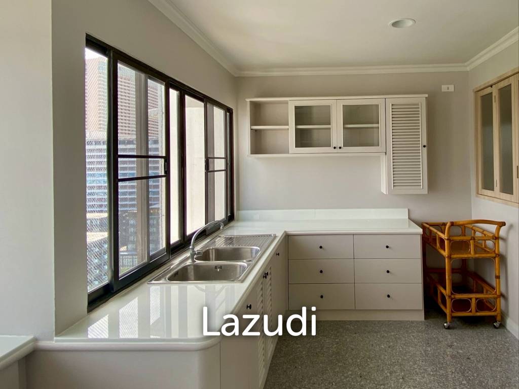 Ultra-Spacious Sea View Living 3-Bedroom Residence