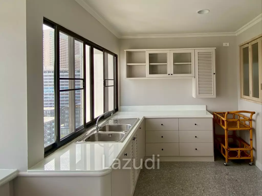 Ultra-Spacious Sea View Living 3-Bedroom Residence