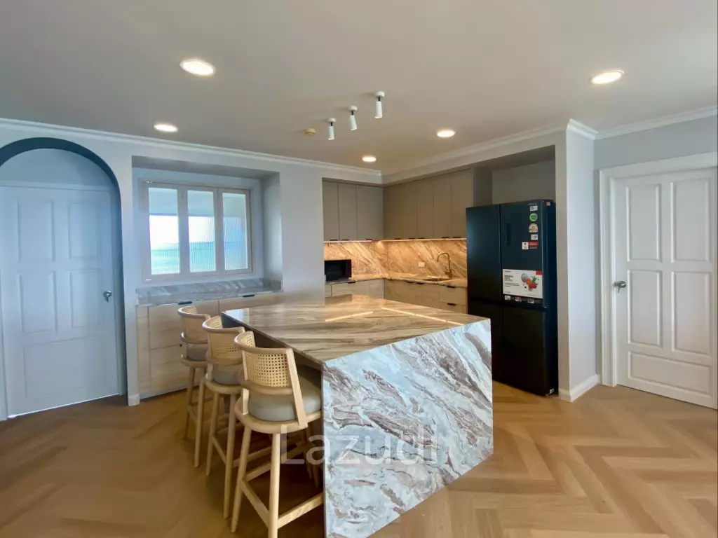 Ultra-Spacious Sea View Living 3-Bedroom Residence