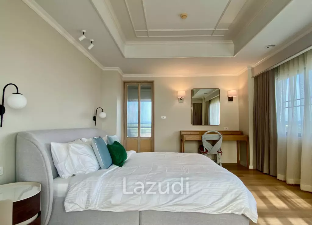 Ultra-Spacious Sea View Living 3-Bedroom Residence