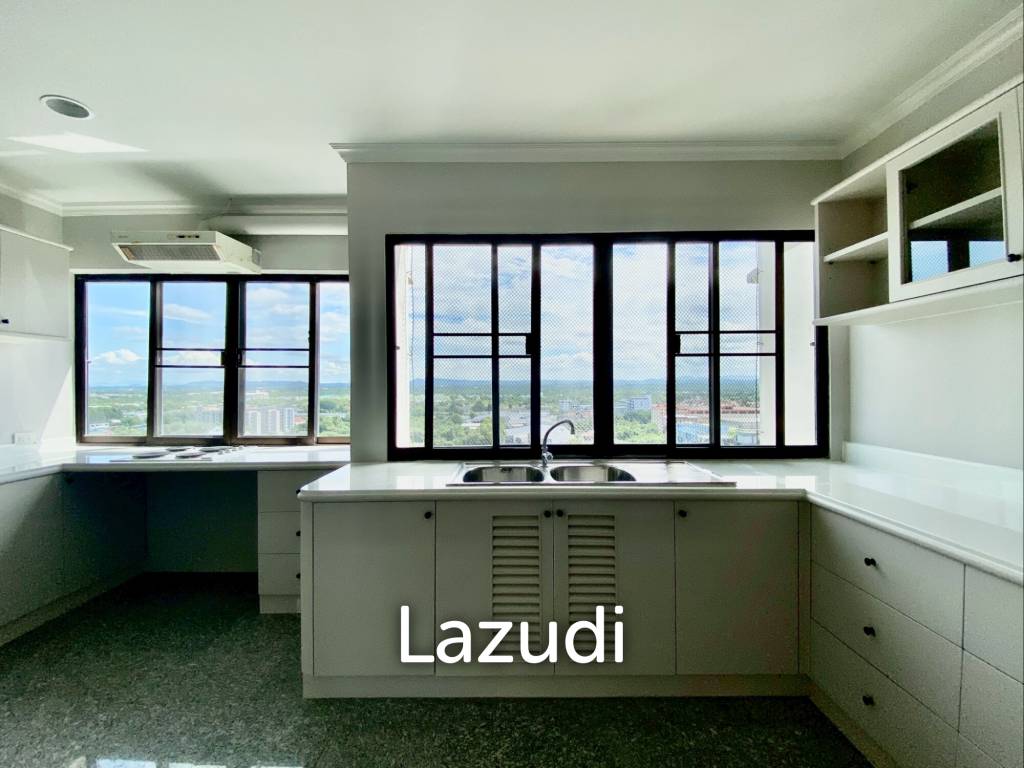 Ultra-Spacious Sea View Living 3-Bedroom Residence