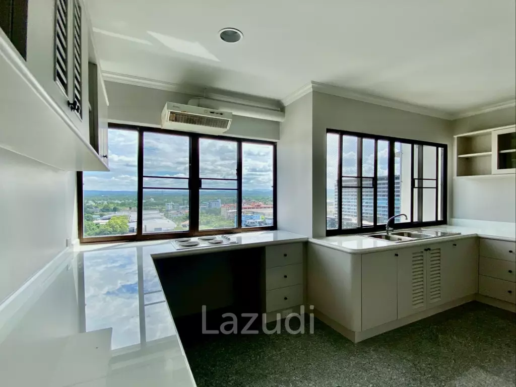 Ultra-Spacious Sea View Living 3-Bedroom Residence