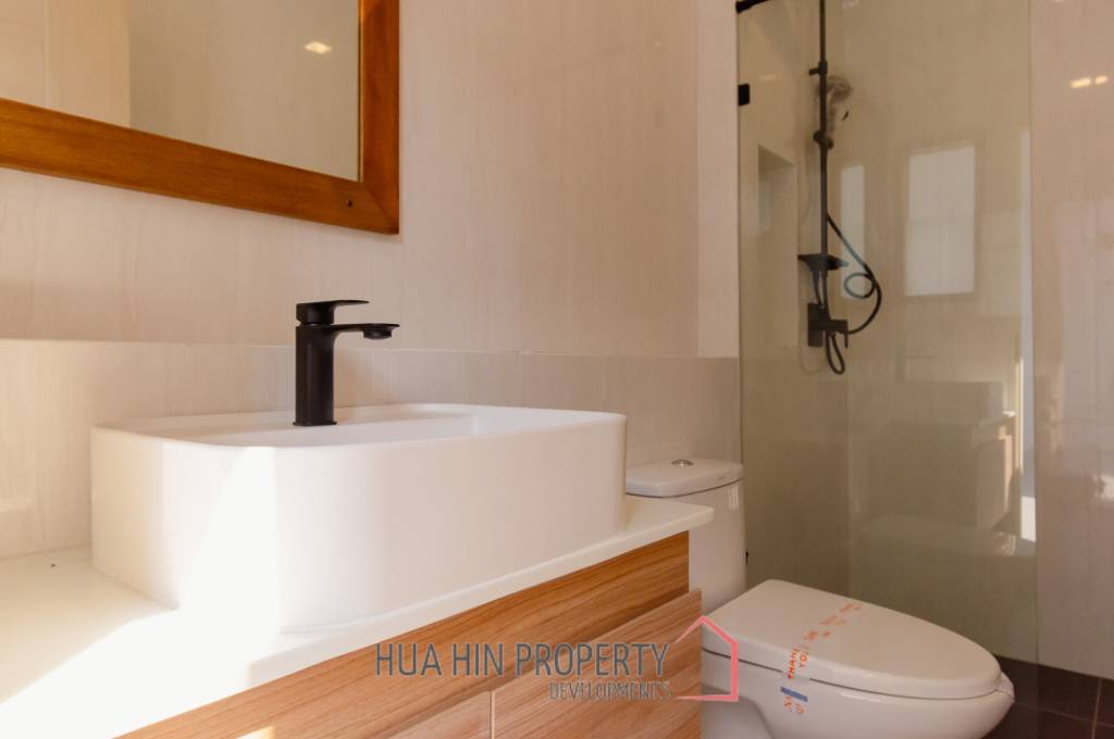 New Modern Pool Courtyard Villa in Wang Phong Pran Buri