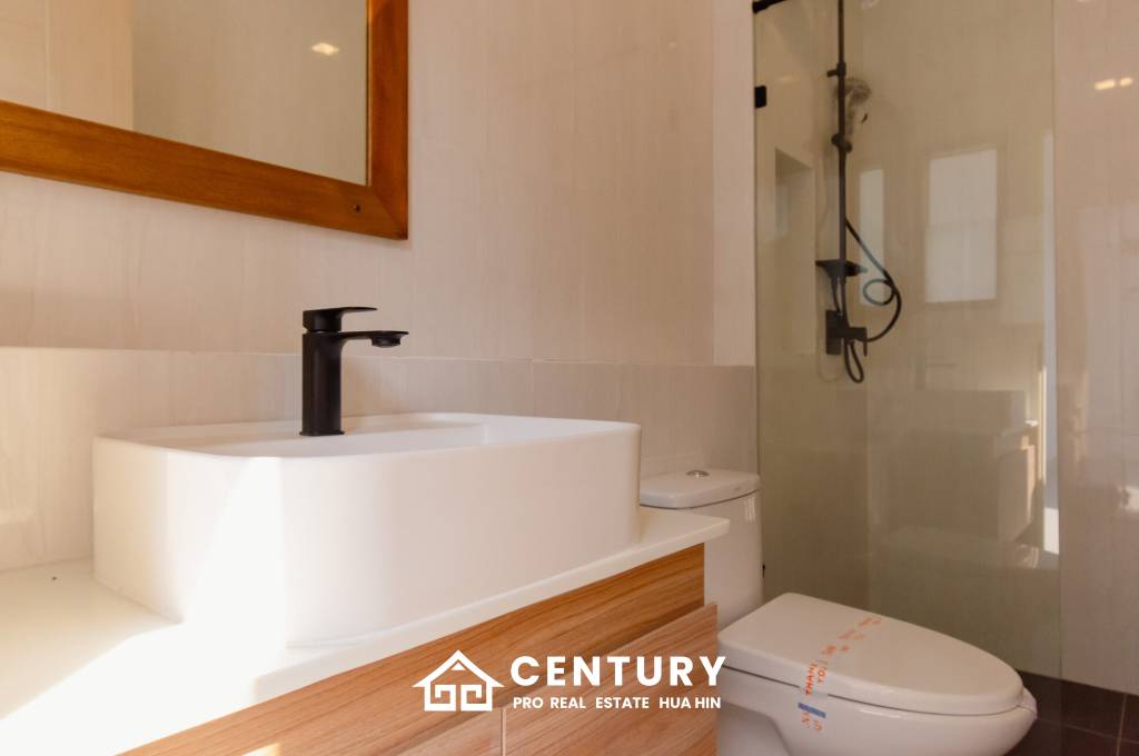 New Modern Pool Courtyard Villa in Wang Phong Pran Buri