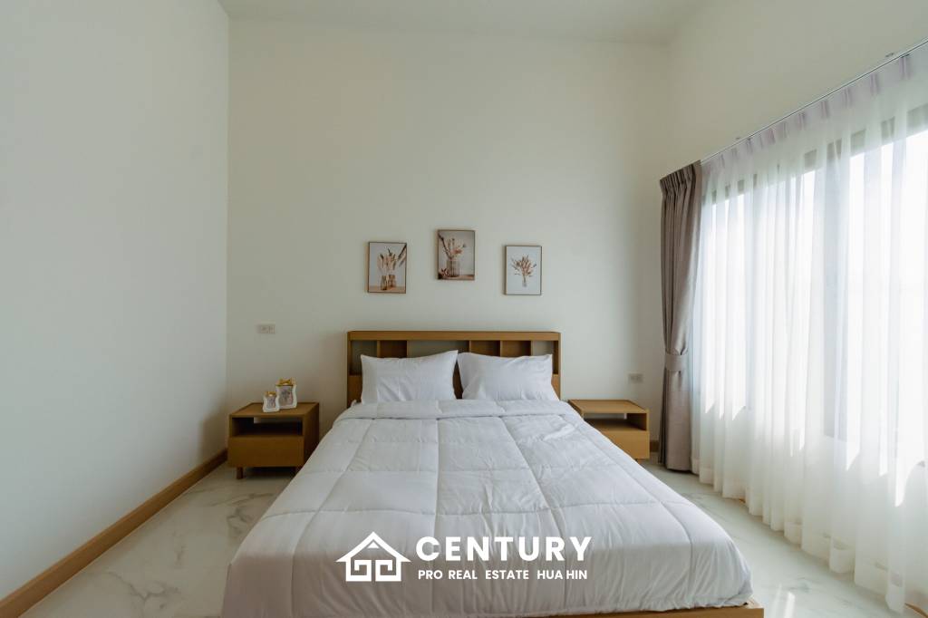 New Modern Pool Courtyard Villa in Wang Phong Pran Buri