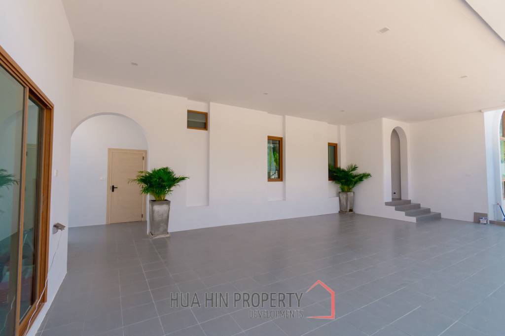 New Modern Pool Courtyard Villa in Wang Phong Pran Buri