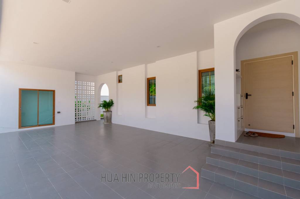 New Modern Pool Courtyard Villa in Wang Phong Pran Buri