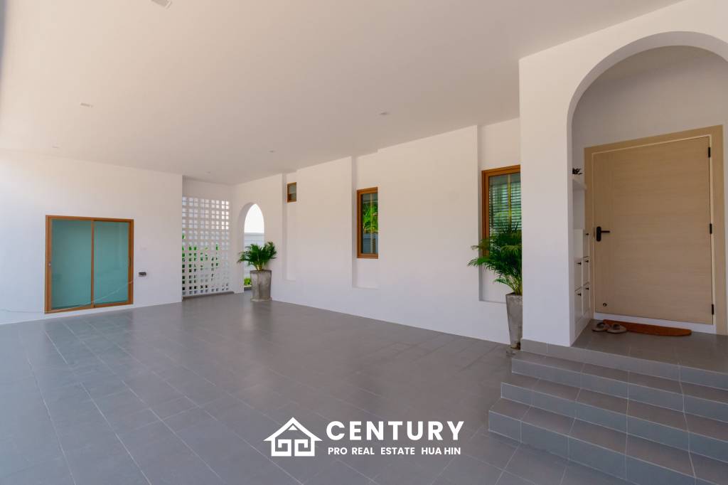 New Modern Pool Courtyard Villa in Wang Phong Pran Buri