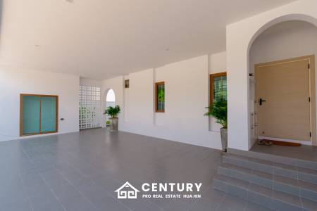 New Modern Pool Courtyard Villa in Wang Phong Pran Buri