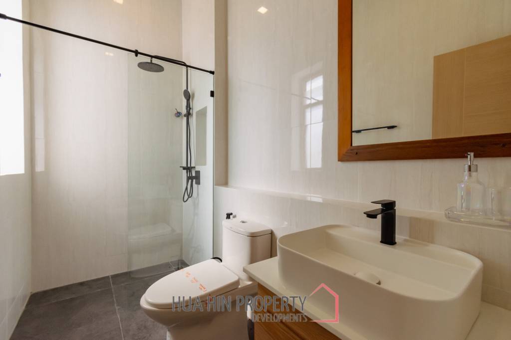 New Modern Pool Courtyard Villa in Wang Phong Pran Buri