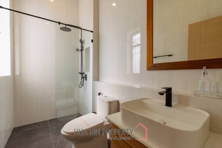 New Modern Pool Courtyard Villa in Wang Phong Pran Buri