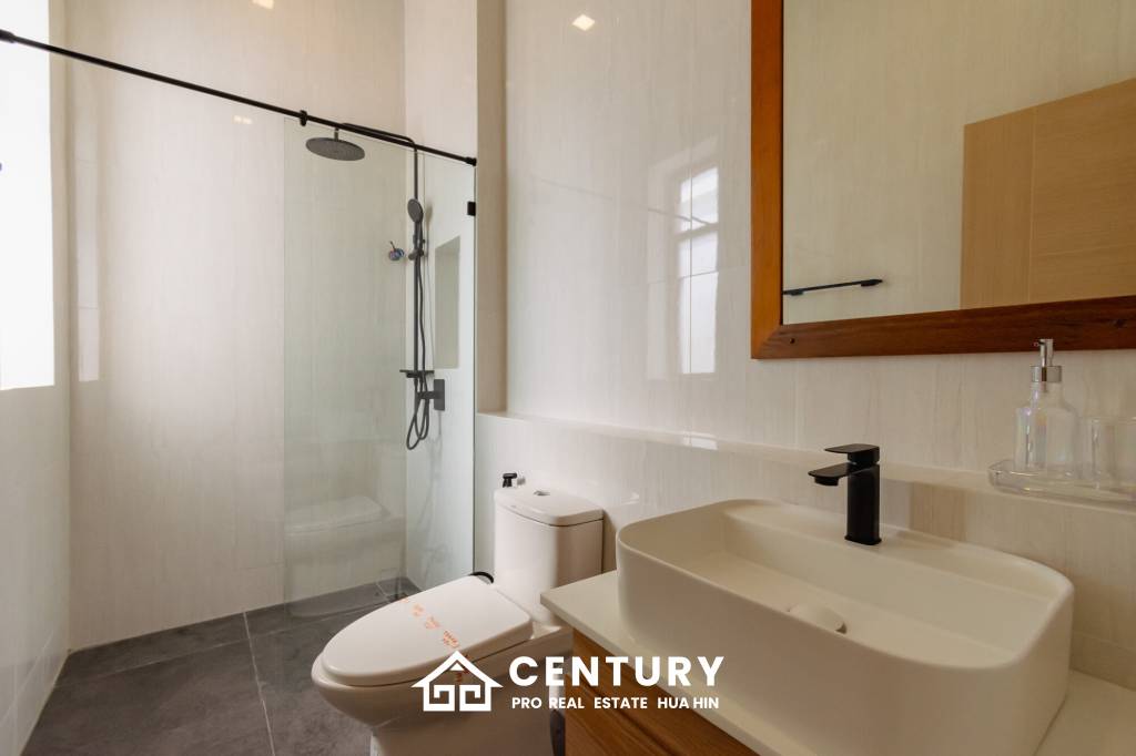 New Modern Pool Courtyard Villa in Wang Phong Pran Buri