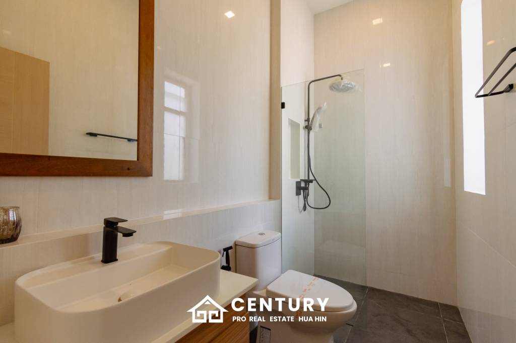 New Modern Pool Courtyard Villa in Wang Phong Pran Buri