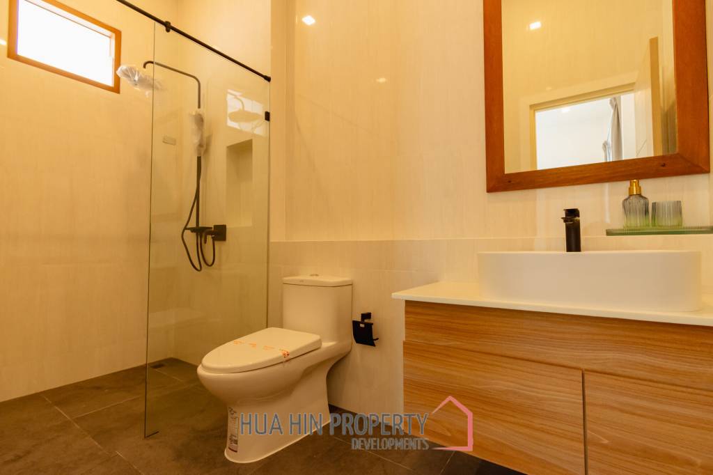 New Modern Pool Courtyard Villa in Wang Phong Pran Buri