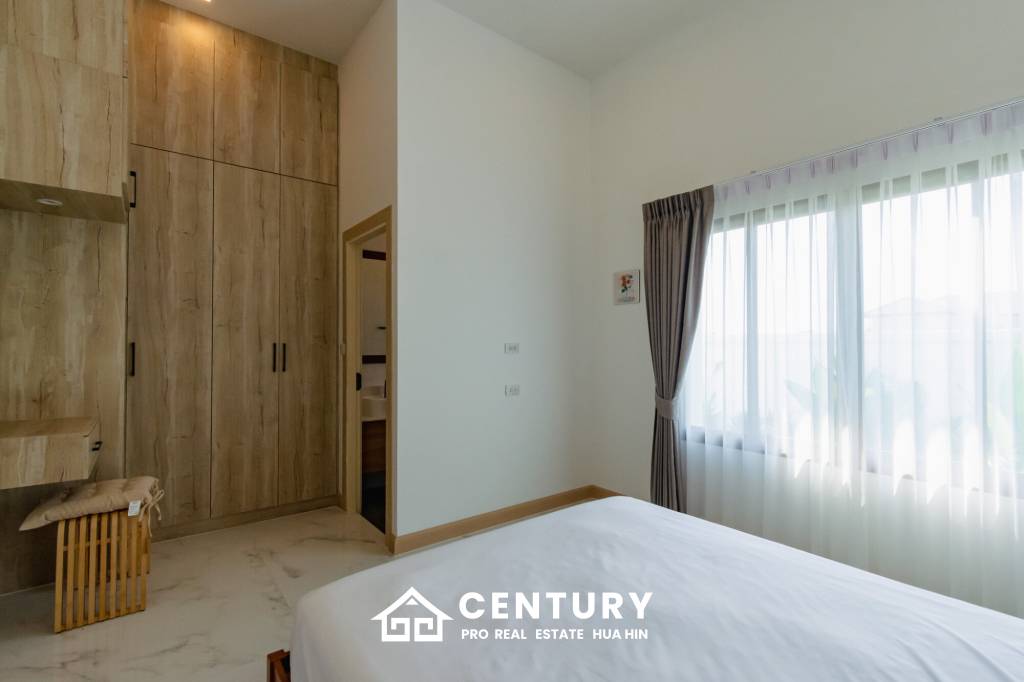 New Modern Pool Courtyard Villa in Wang Phong Pran Buri