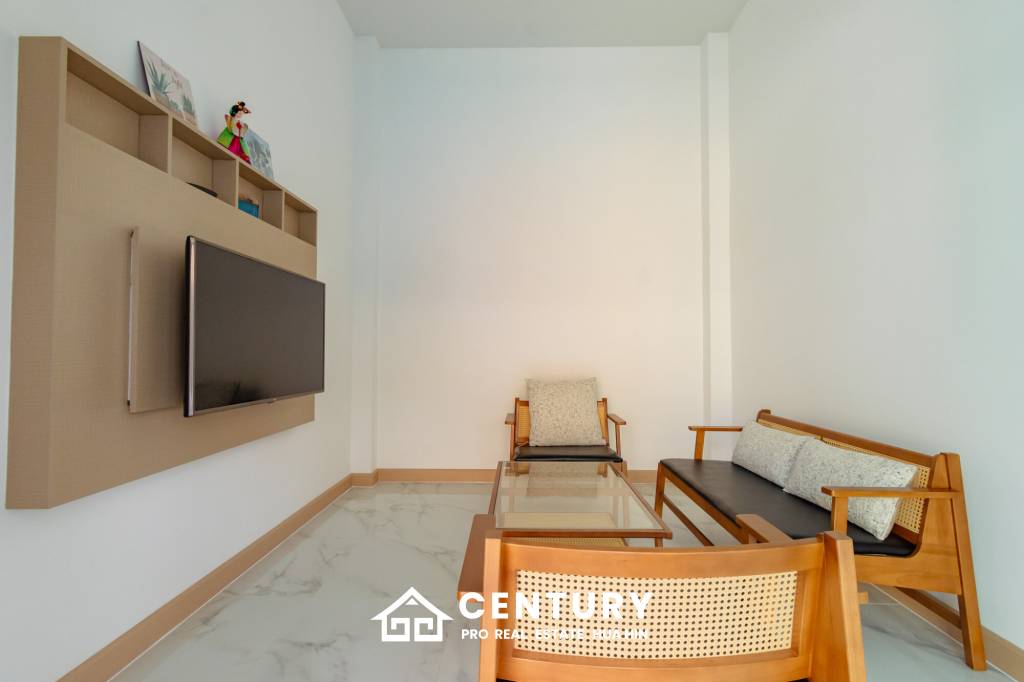 New Modern Pool Courtyard Villa in Wang Phong Pran Buri