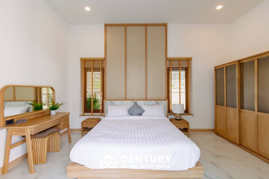 New Modern Pool Courtyard Villa in Wang Phong Pran Buri