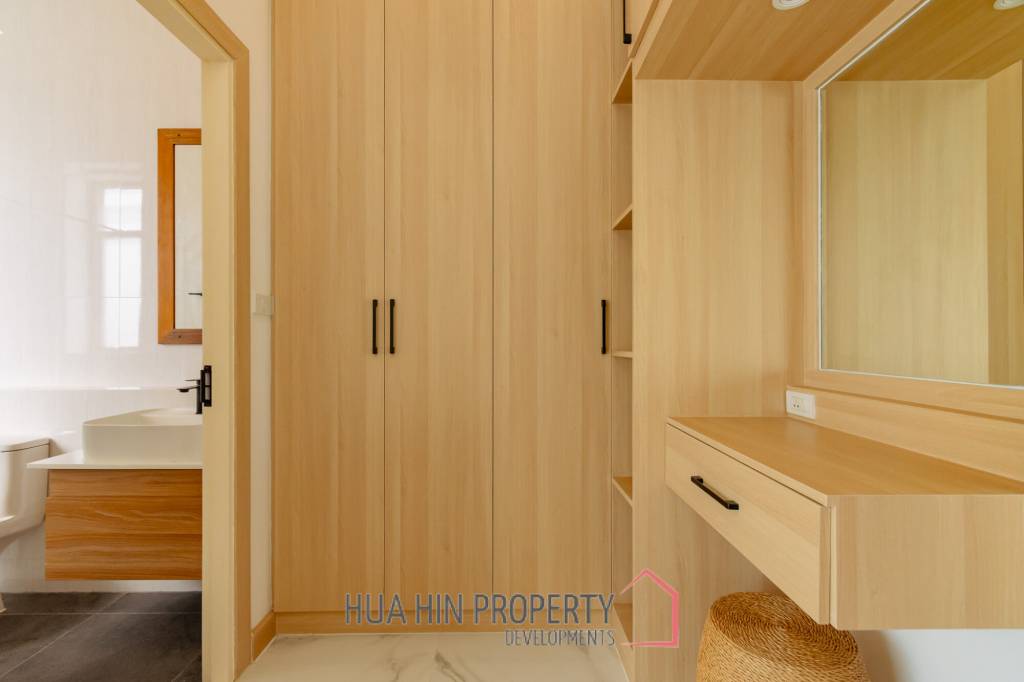 New Modern Pool Courtyard Villa in Wang Phong Pran Buri