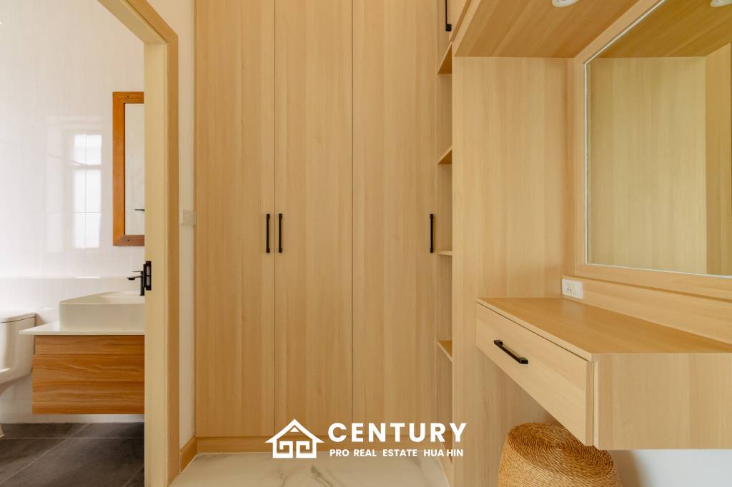 New Modern Pool Courtyard Villa in Wang Phong Pran Buri