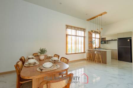 New Modern Pool Courtyard Villa in Wang Phong Pran Buri