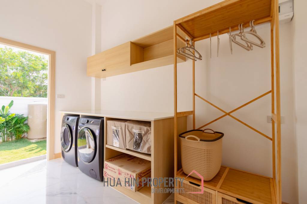 New Modern Pool Courtyard Villa in Wang Phong Pran Buri