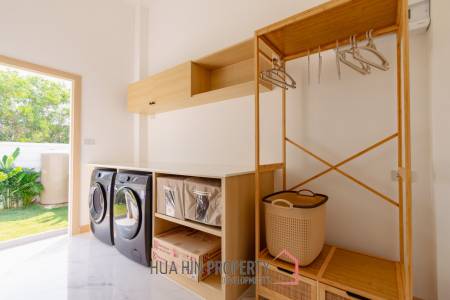 New Modern Pool Courtyard Villa in Wang Phong Pran Buri