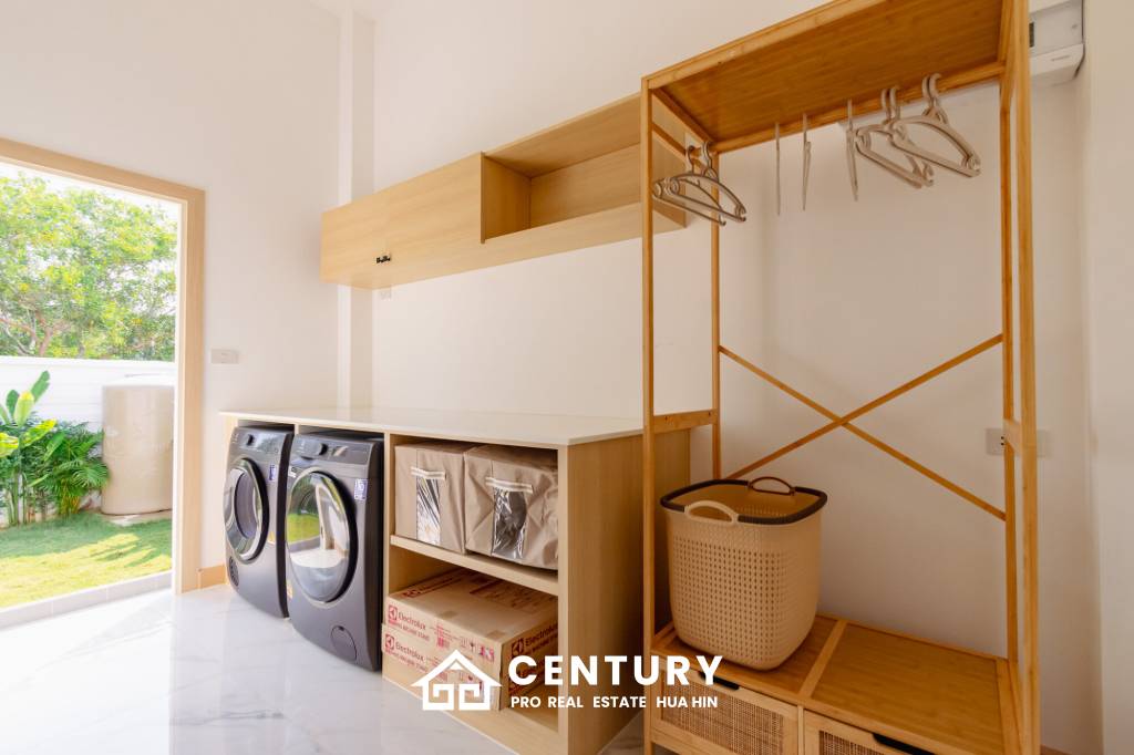 New Modern Pool Courtyard Villa in Wang Phong Pran Buri