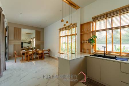New Modern Pool Courtyard Villa in Wang Phong Pran Buri