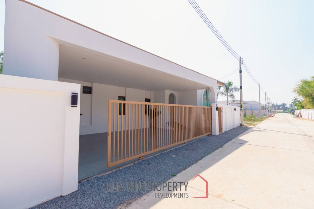 New Modern Pool Courtyard Villa in Wang Phong Pran Buri