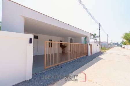 New Modern Pool Courtyard Villa in Wang Phong Pran Buri