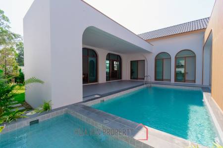 New Modern Pool Courtyard Villa in Wang Phong Pran Buri