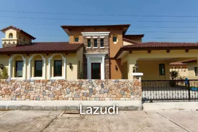 3 Bedroom 4 Bathroom 250 Sq.m. Nusa Chivani