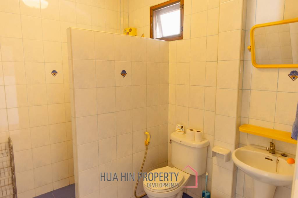 CHARMING ONE-STORY HOUSE IN A QUIET NEIGHBORHOOD