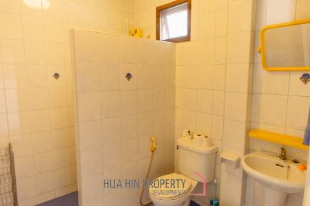 CHARMING ONE-STORY HOUSE IN A QUIET NEIGHBORHOOD