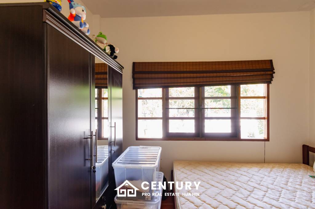 CHARMING ONE-STORY HOUSE IN A QUIET NEIGHBORHOOD