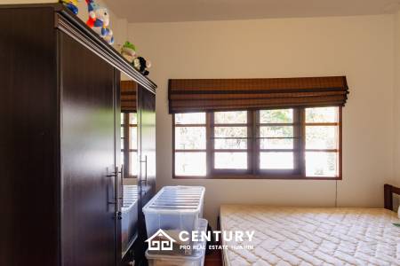 CHARMING ONE-STORY HOUSE IN A QUIET NEIGHBORHOOD